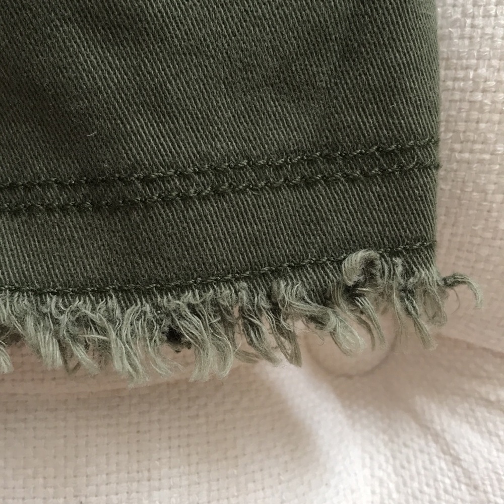Utility style Army green  Hollister mini skirt with front pockets and zipper EUC - Picture 4 of 8